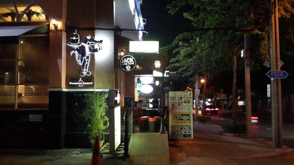 De Sky Sukhumvit Ekkamai Hotel Bangkok Exterior foto