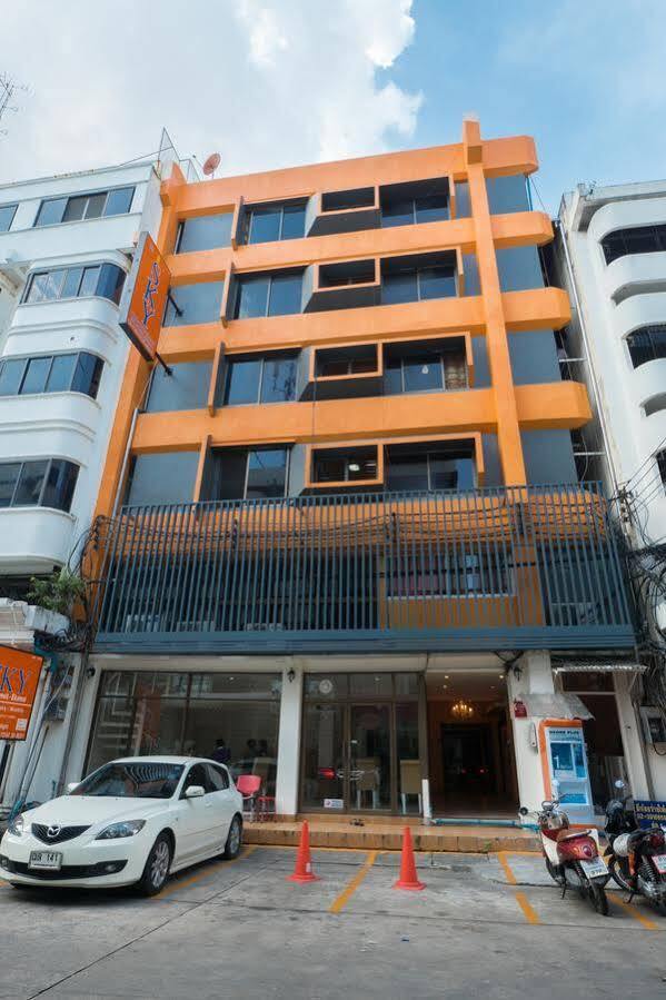 De Sky Sukhumvit Ekkamai Hotel Bangkok Exterior foto